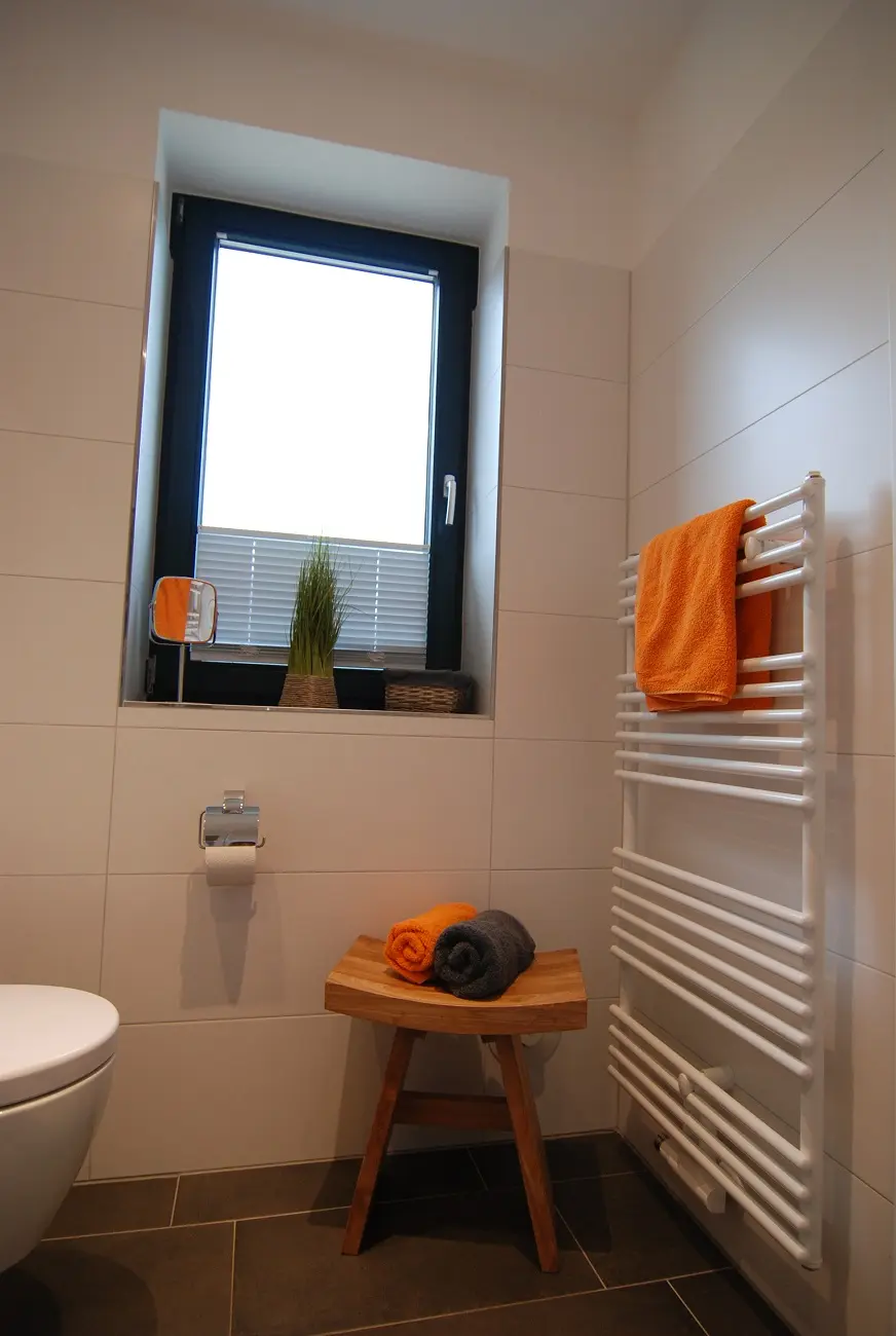 Badezimmer unten –
        Detail – Ferienhaus Windvogel