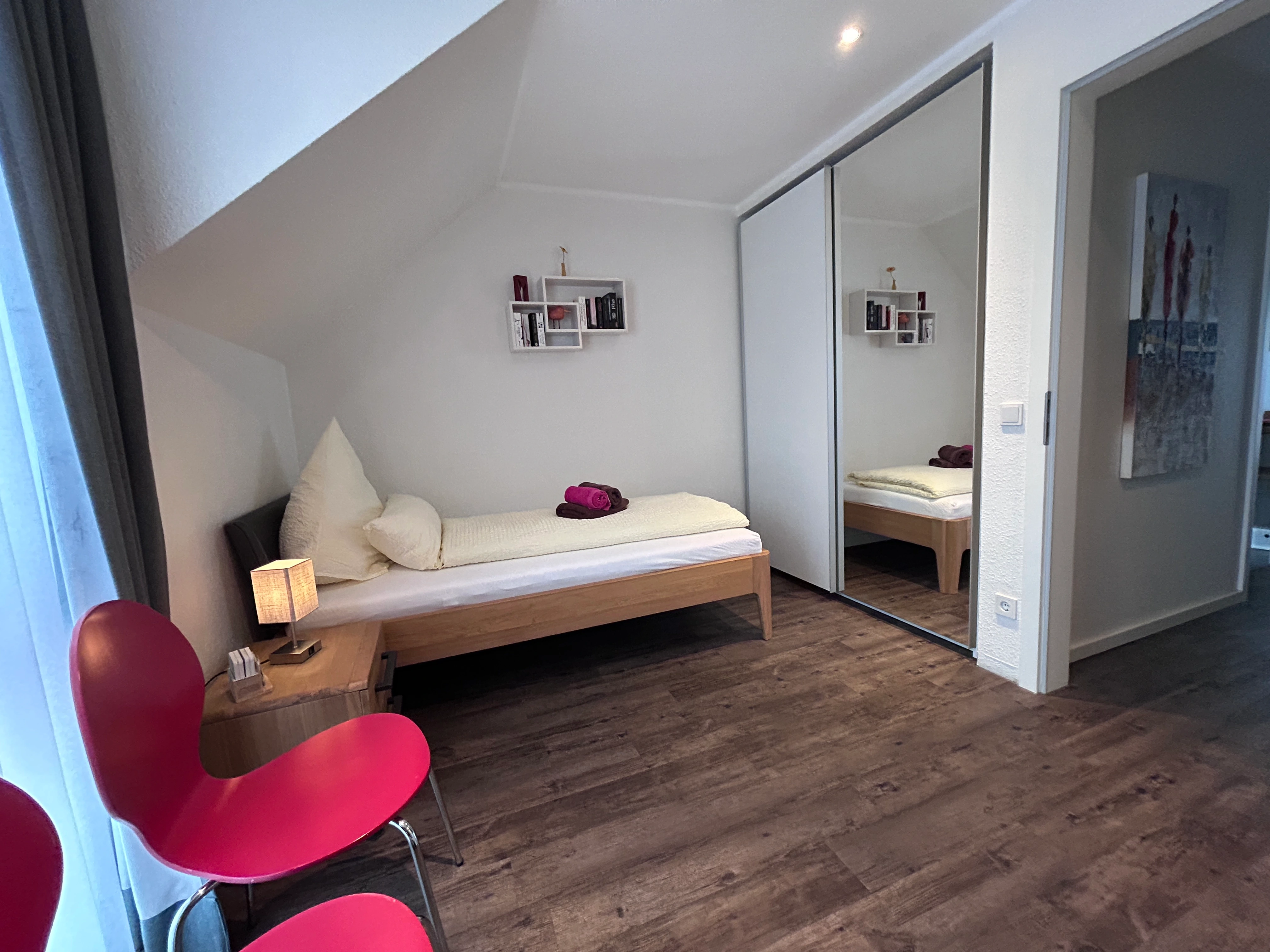 Zweites Schlafzimmer – neue Massivholzbetten